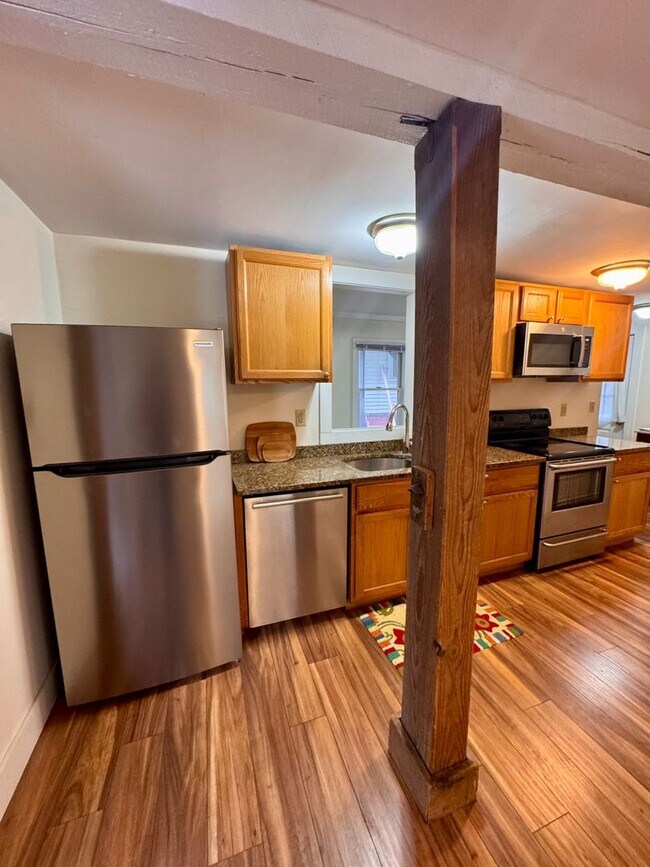Foto del edificio - Spacious 3-Bedroom| Downtown Newnarket| Available NOW!