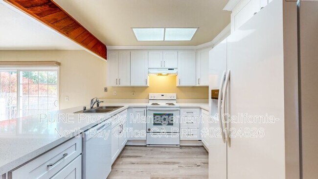 Foto del edificio - 1025 Santa Cruz Way