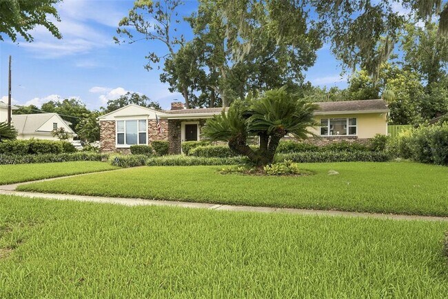 Foto del edificio - 1228 Spring Lake Dr