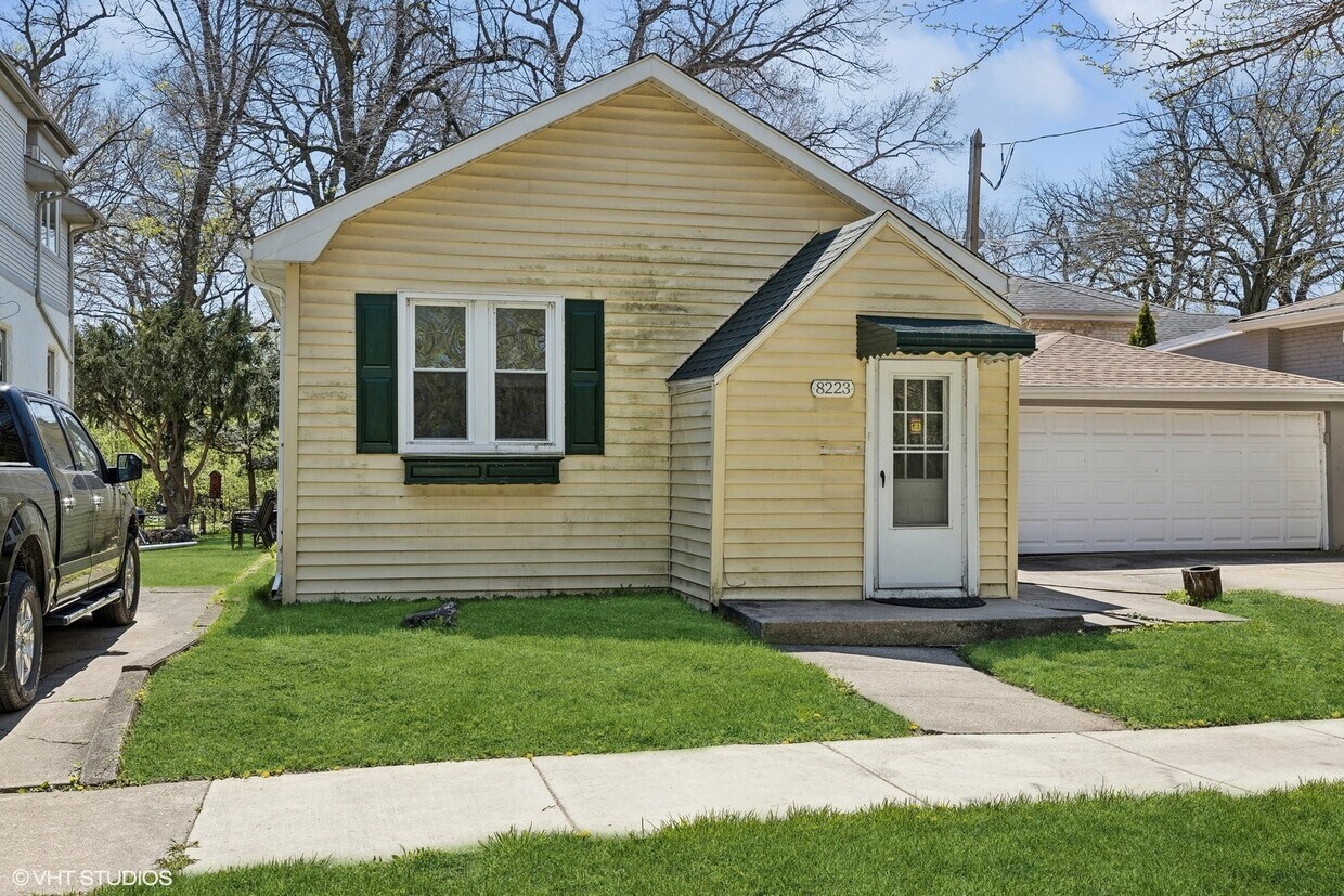 Primary Photo - 8223 30th St