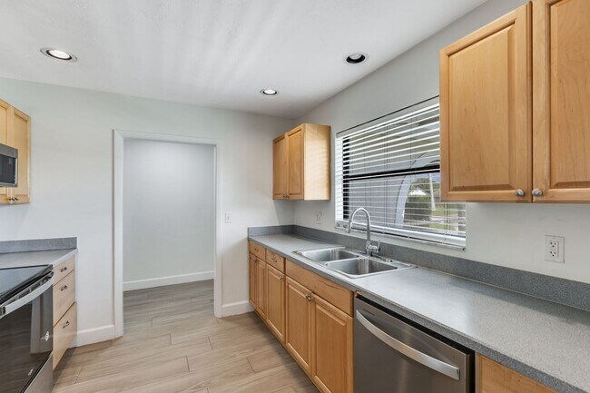 Foto del edificio - ** WILLOUGHBY ACRES ** POOL HOME - 3 BED / 2 BATH - PETS OK! - NORTH NAPLES - ANNUAL RENTAL