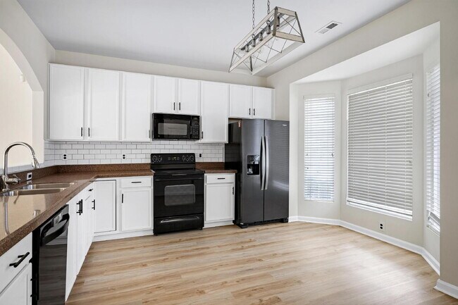 Foto del edificio - 812 Walnut Woods Dr