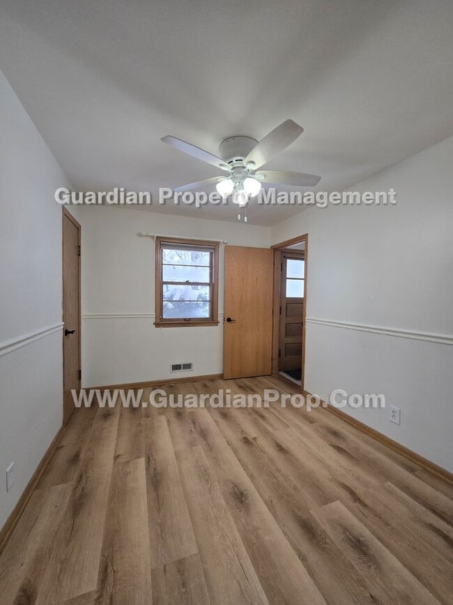 Building Photo - Available now! House with extra office/bonus room! new LVP flooring throughout, main floor living...