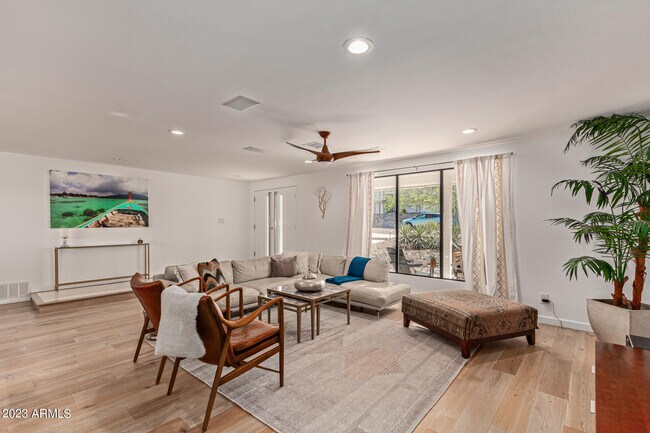 Building Photo - 6810 N 24th Pl