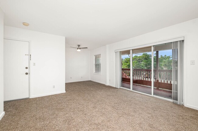 Living & Family Room - 913 S Colonial Ct