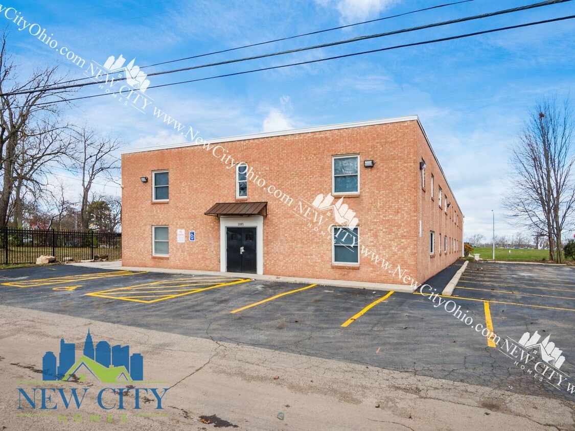 Building Photo - 2085 Building - New Rennovated 1 & 2 bedrooms starting at $989!