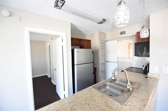 Foto del edificio - 2833 Kings Rd