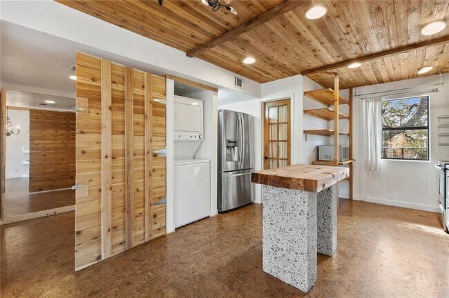 Foto del edificio - 1135 Barton Hills Dr