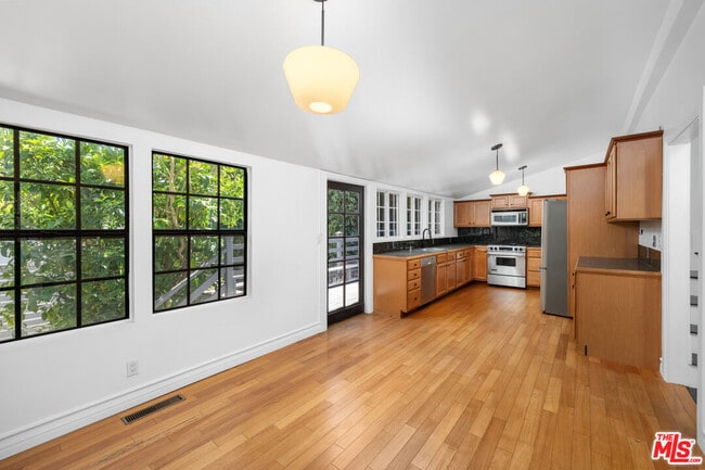 Building Photo - 9014 Harratt St