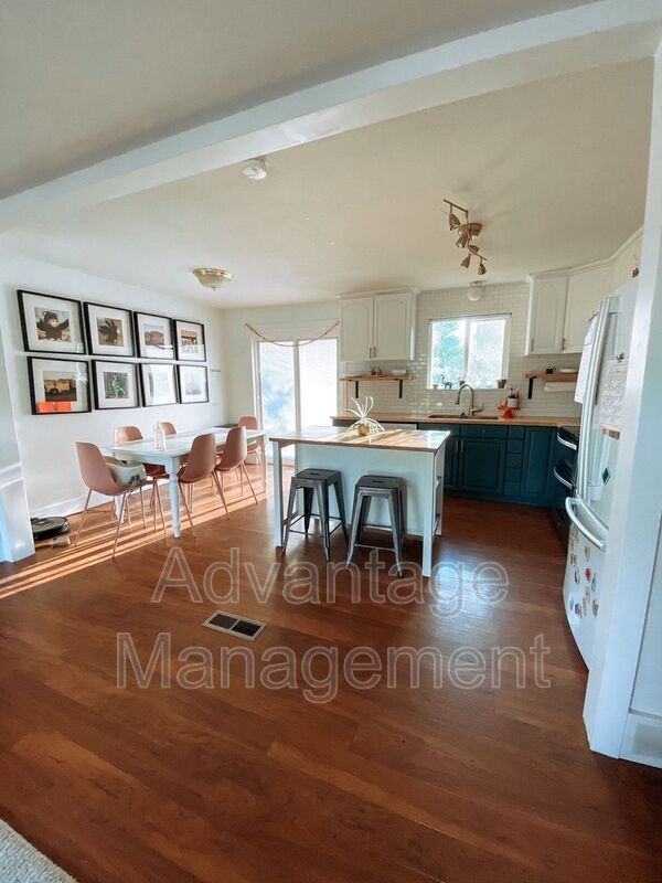 Foto del edificio - 487 N Brigham Ave