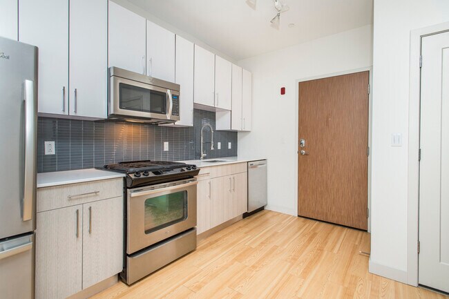 Building Photo - 320 D St