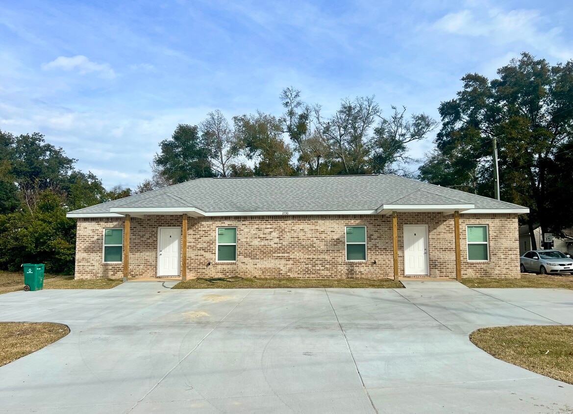 Primary Photo - 2730 Fernwood Rd