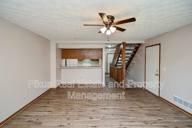 Building Photo - 2012 Redwing Dr