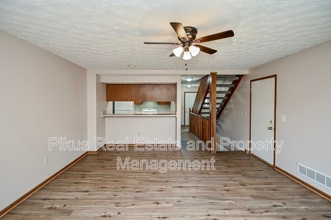 Foto del edificio - 2012 Redwing Dr