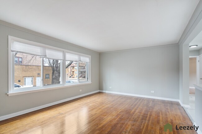 Foto del edificio - 2457 W 69th St