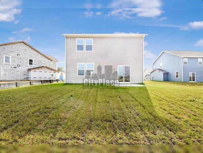 Building Photo - 3794 Cantebury Dr