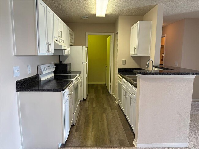 Foto del edificio - 2533 Grassy Point Dr