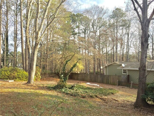 Foto del edificio - 4477 Glenforest Dr NE