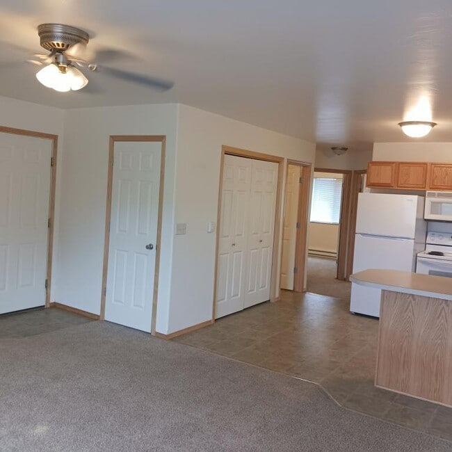 Building Photo - 114 E Dudley St