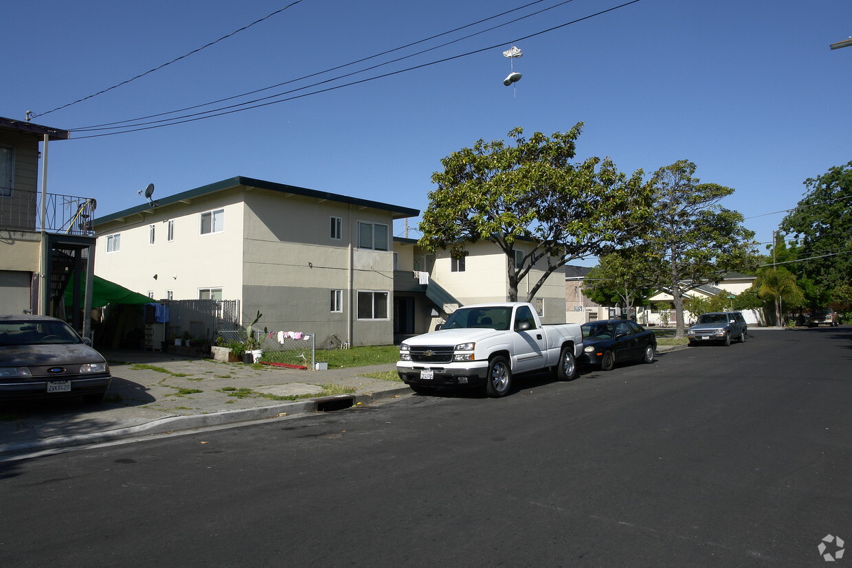 Primary Photo - 1104 Hilton St