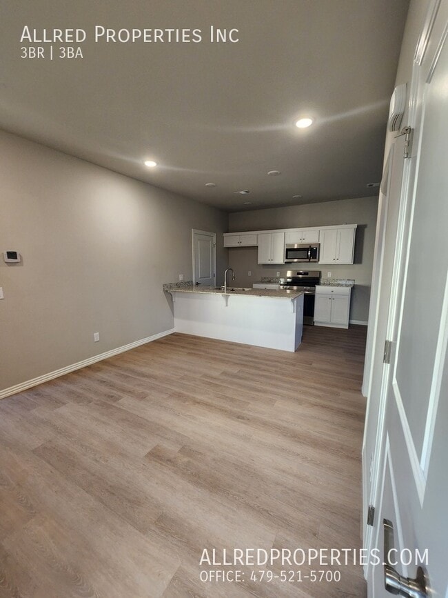 Building Photo - 1608 Casuarina Dr