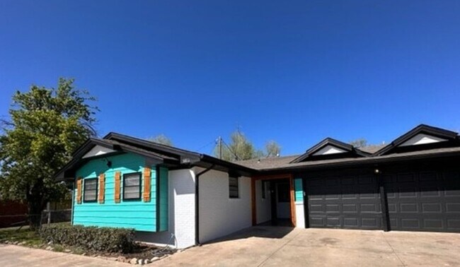 Building Photo - 5613 S Villa Ave