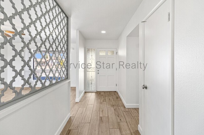 Foto del edificio - 4323 W Royal Palm Rd