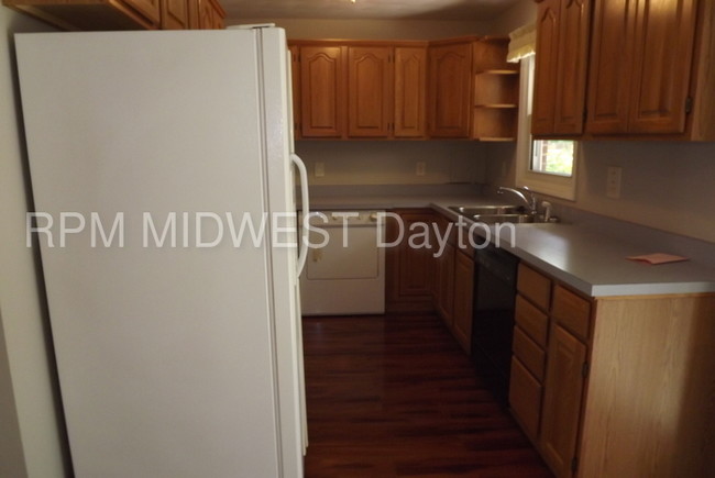 Building Photo - 3 Bedroom Vandalia Ranch Home!