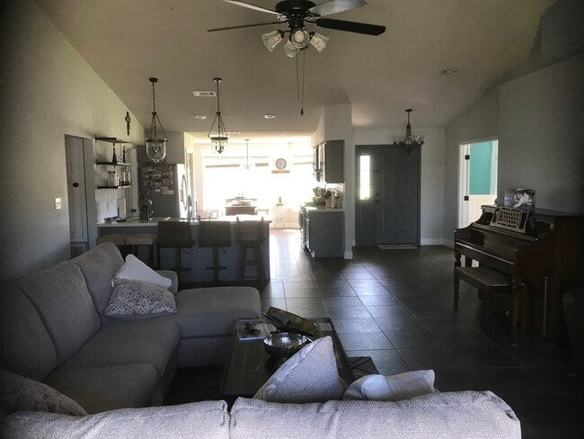 Building Photo - 3029 Classic Dr