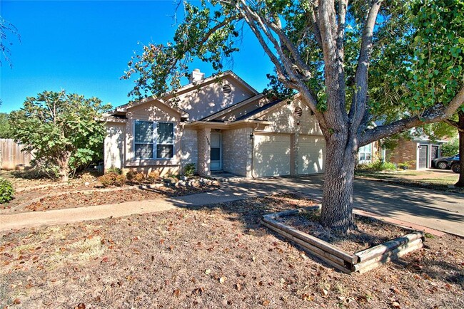 Building Photo - 1105 Forest Oaks Path