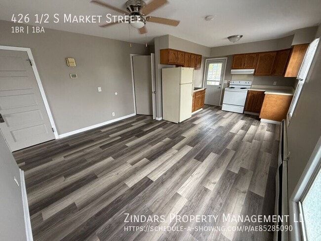 Building Photo - 426 1/2 S Market Street-