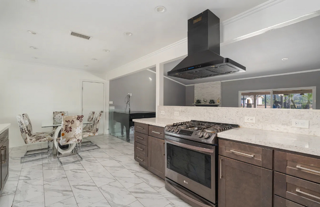 Foto del edificio - 30884 Sherman Rd