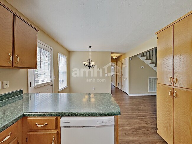 Building Photo - 2822 Meadow Gln