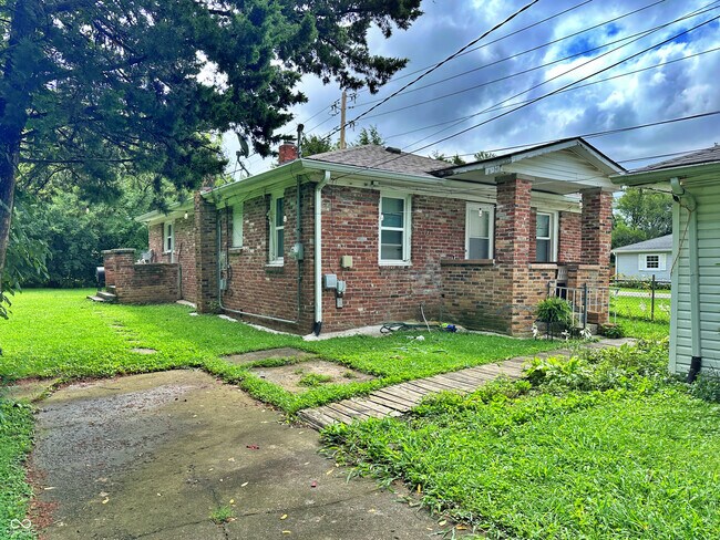 Foto del edificio - 4002 N Edmondson Ave