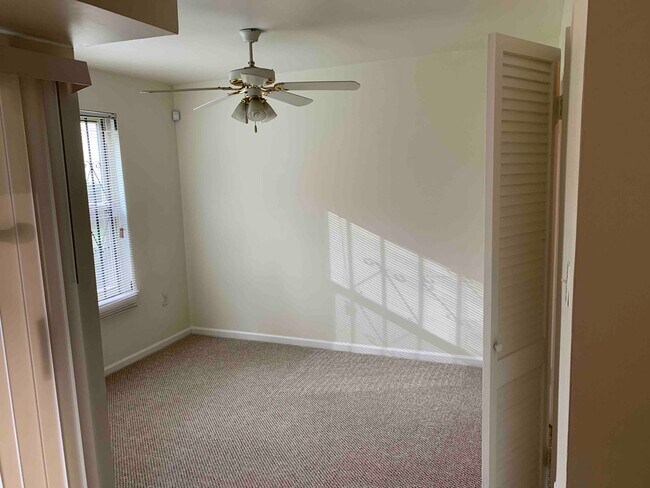 Dining Room w/ Ceiling Fan - 3845 Saint Barnabas Rd