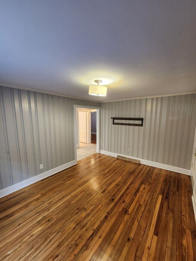 Building Photo - 102 Goldston Drive - 2br/1ba (HOUSE) - CAR...
