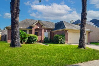 Building Photo - 20430 Drakewood Dr
