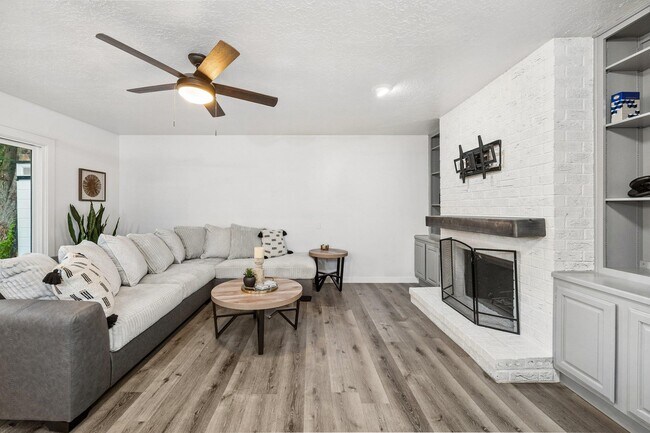 Foto del edificio - 10826 Lynbrook Dr