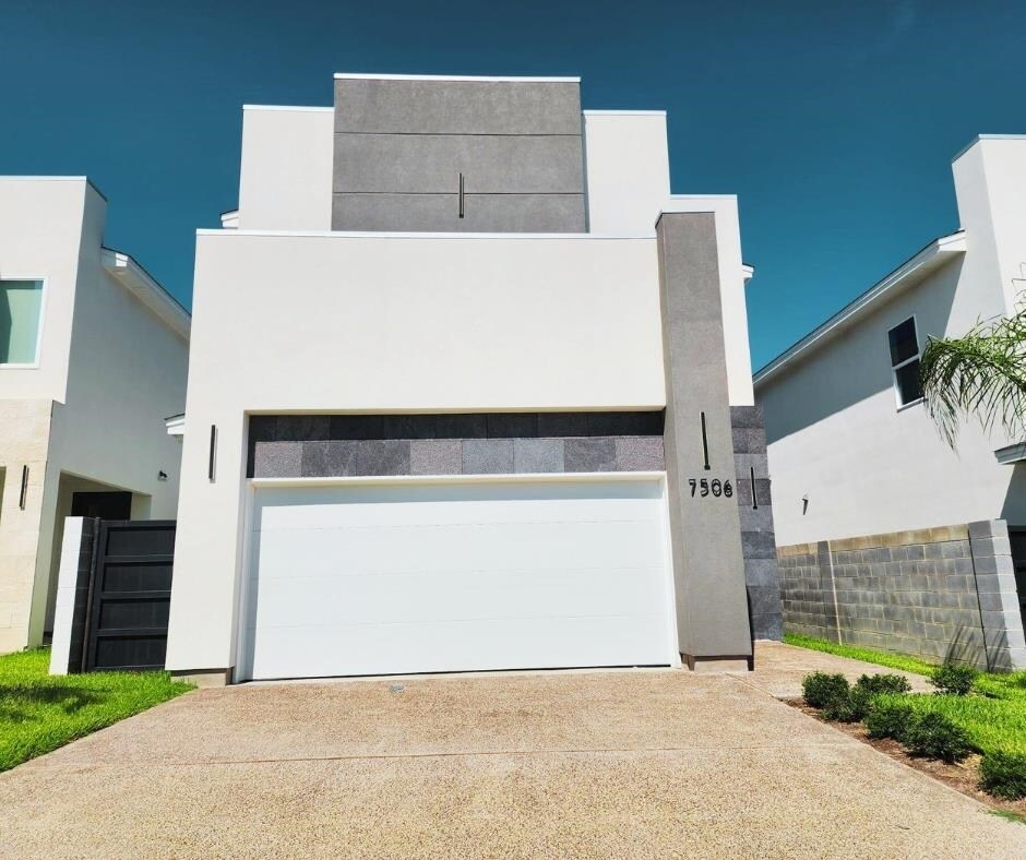 Foto principal - 7506 Cresta Bella St