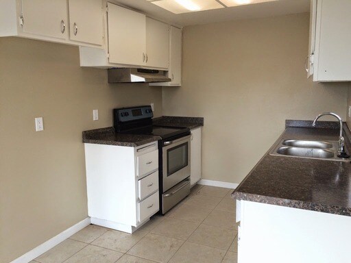 Primary Photo - 9222 Dalewood St
