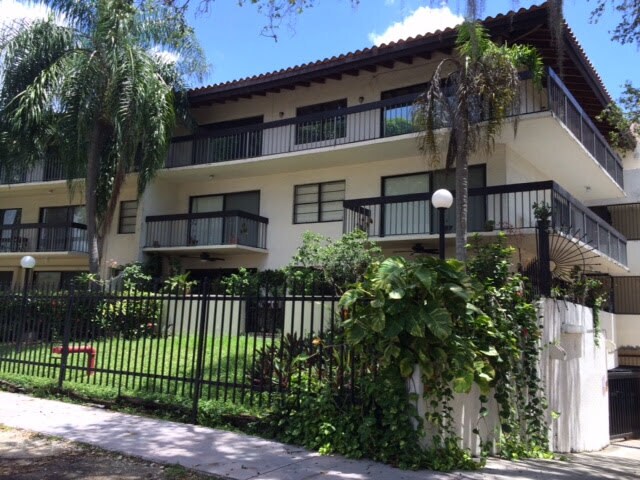 Foto principal - 5201 Orduna Dr