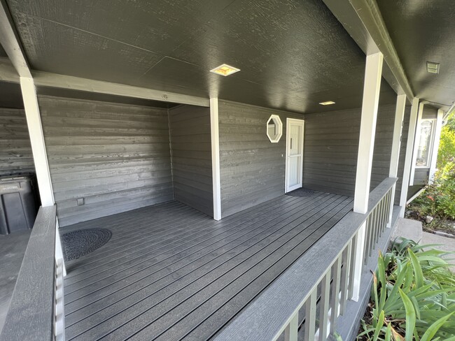 Building Photo - 610-612 12th St NE