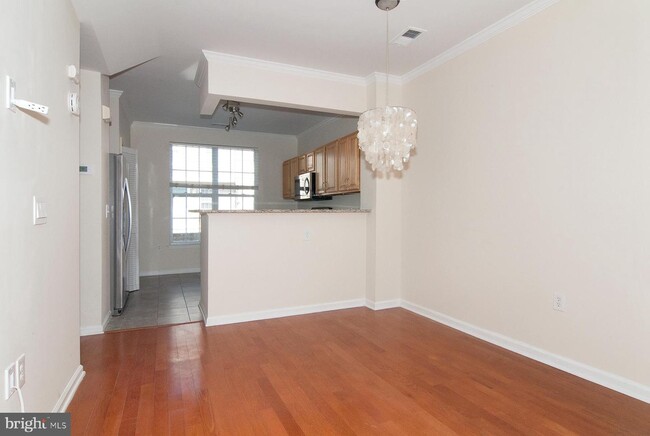 Building Photo - 225 King Farm Blvd