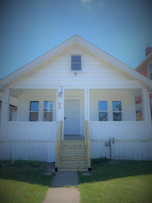 Primary Photo - 65 Broadway Ave