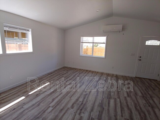 Foto del edificio - 921 NW Oak Ln