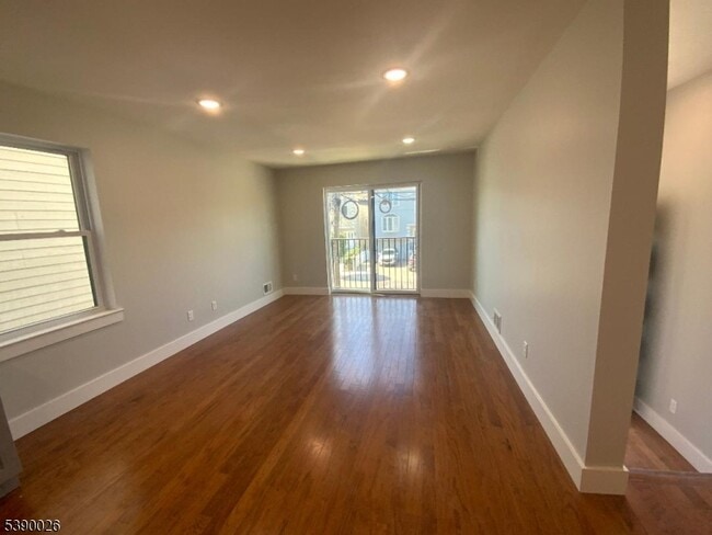 Building Photo - 68 Main St