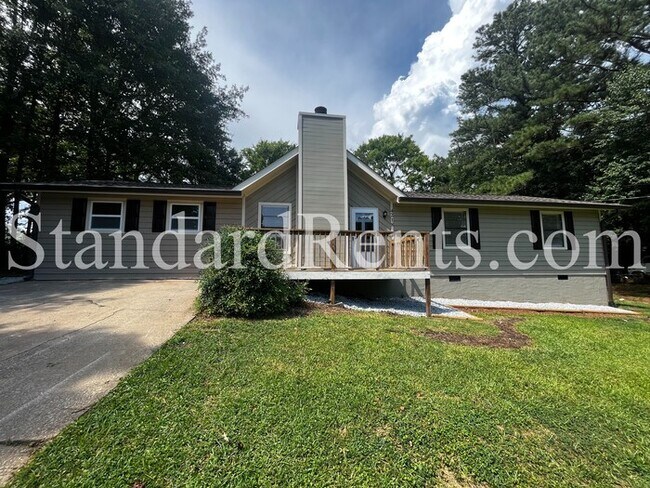 Building Photo - Ranch with Large Yard!