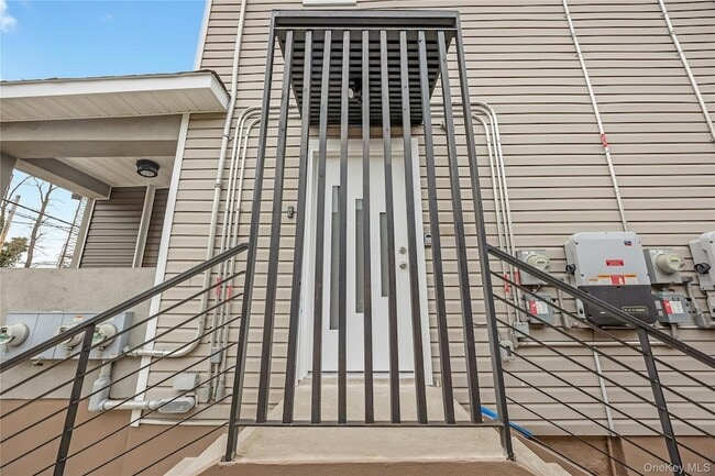 Building Photo - 22011 139th Ave Unit 2