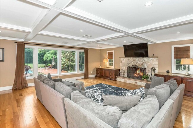 Building Photo - 343 Oyster Bay Road