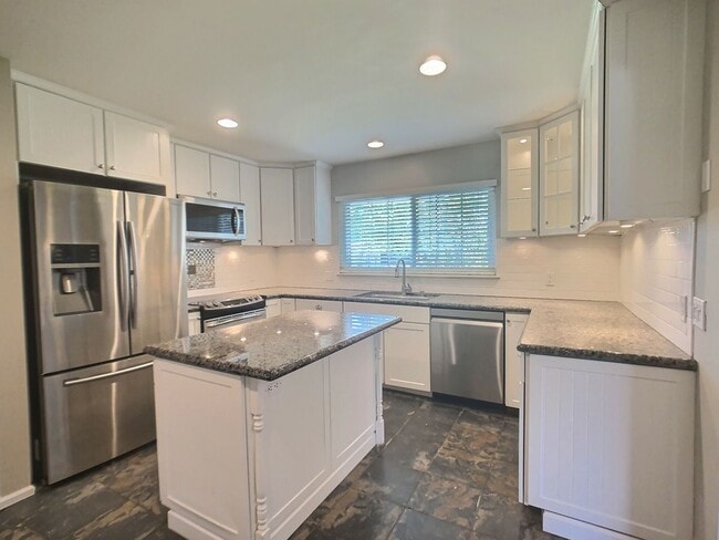 Foto del edificio - Spacious 4 Bed/ 2 Bath House in the Quiet ...